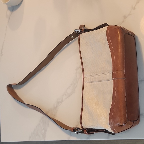 Authentic Coach signature shoulder bag/ crossbody bag - Picture 10 of 10